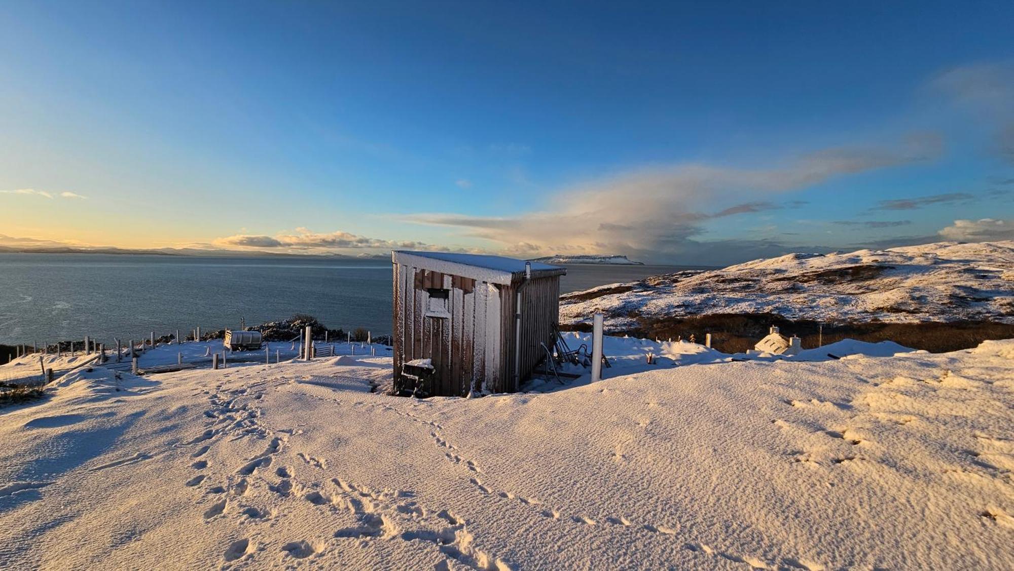 Hut On The Hill Villa Aird of Sleat Bagian luar foto