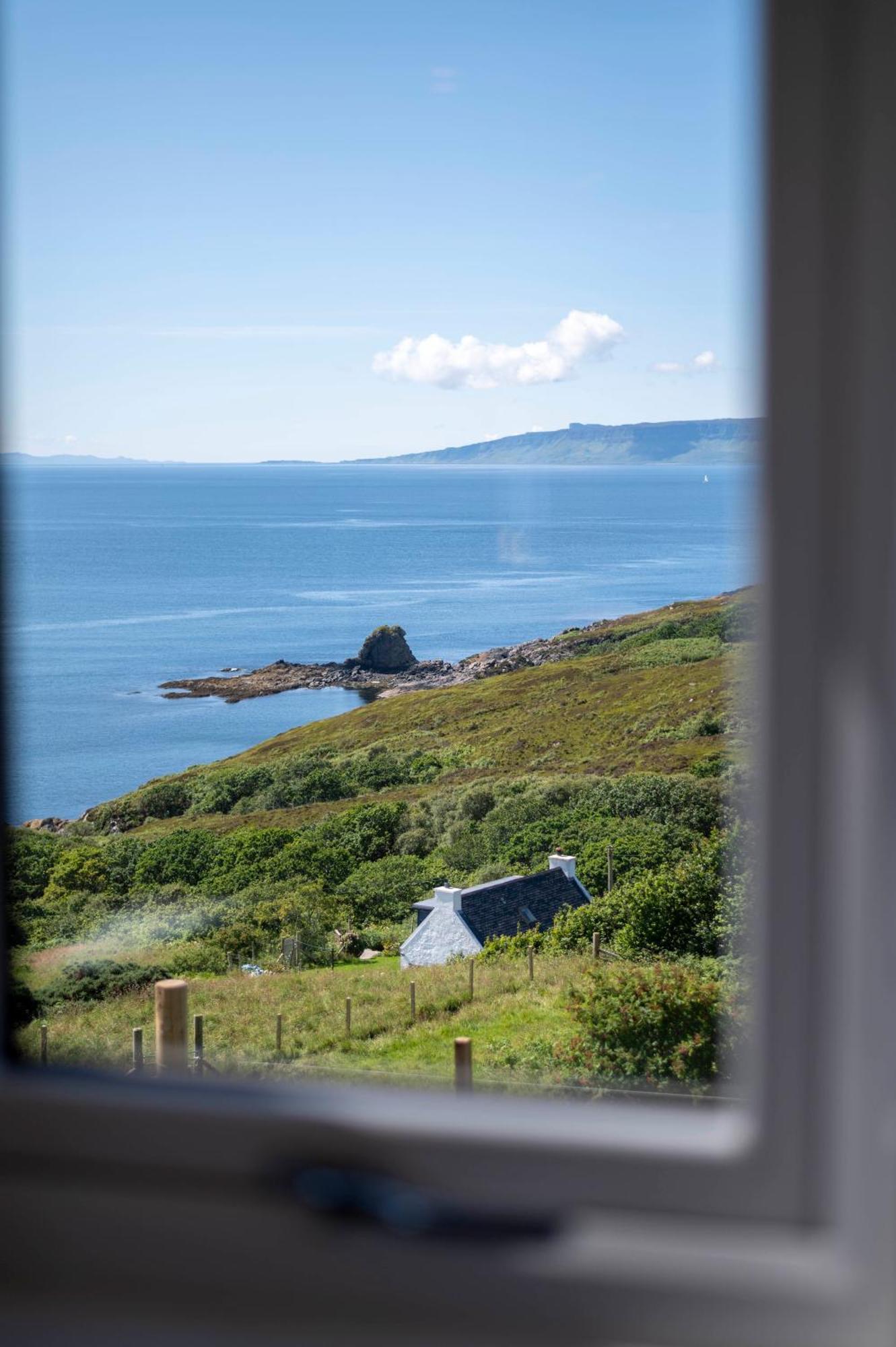 Hut On The Hill Villa Aird of Sleat Bagian luar foto